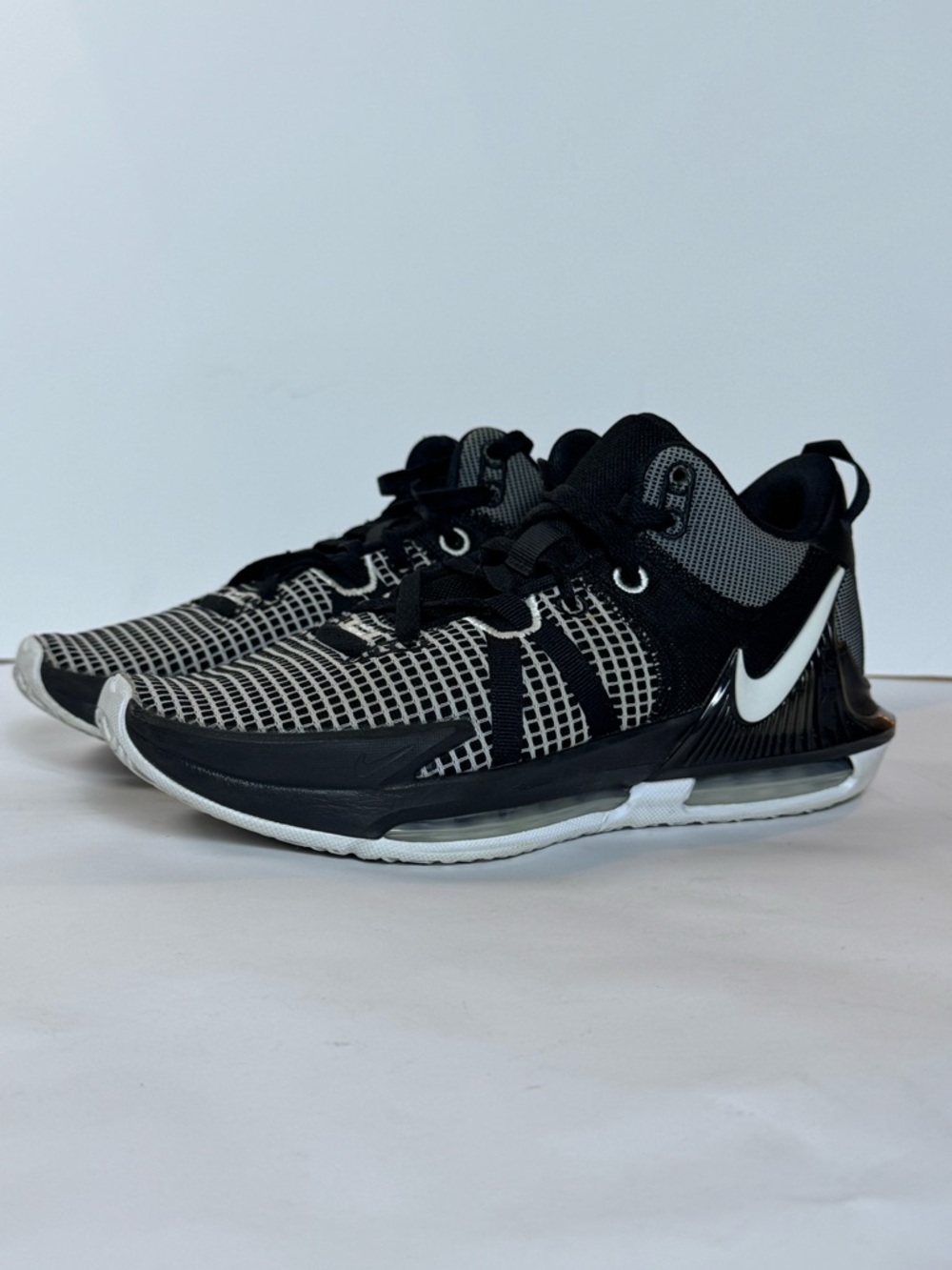 Nike LeBron Witness 7 VII Black White Basketball Shoes Size 8